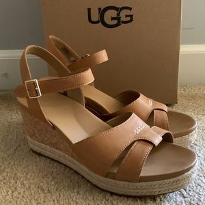 UGG Cloverdale platform leather sandals